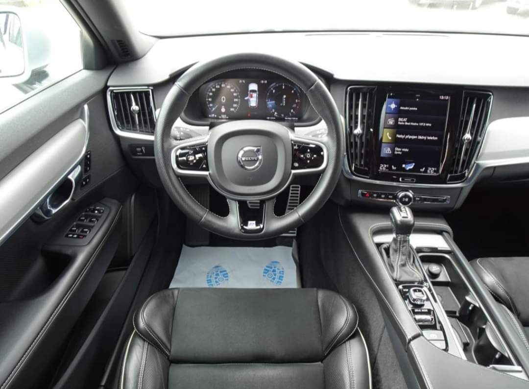 VOLVO V90 D5 AWD R-design