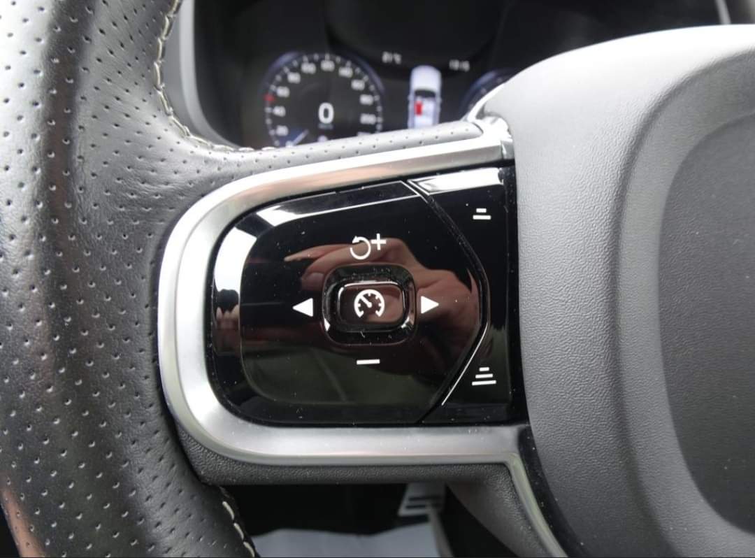 VOLVO V90 D5 AWD R-design